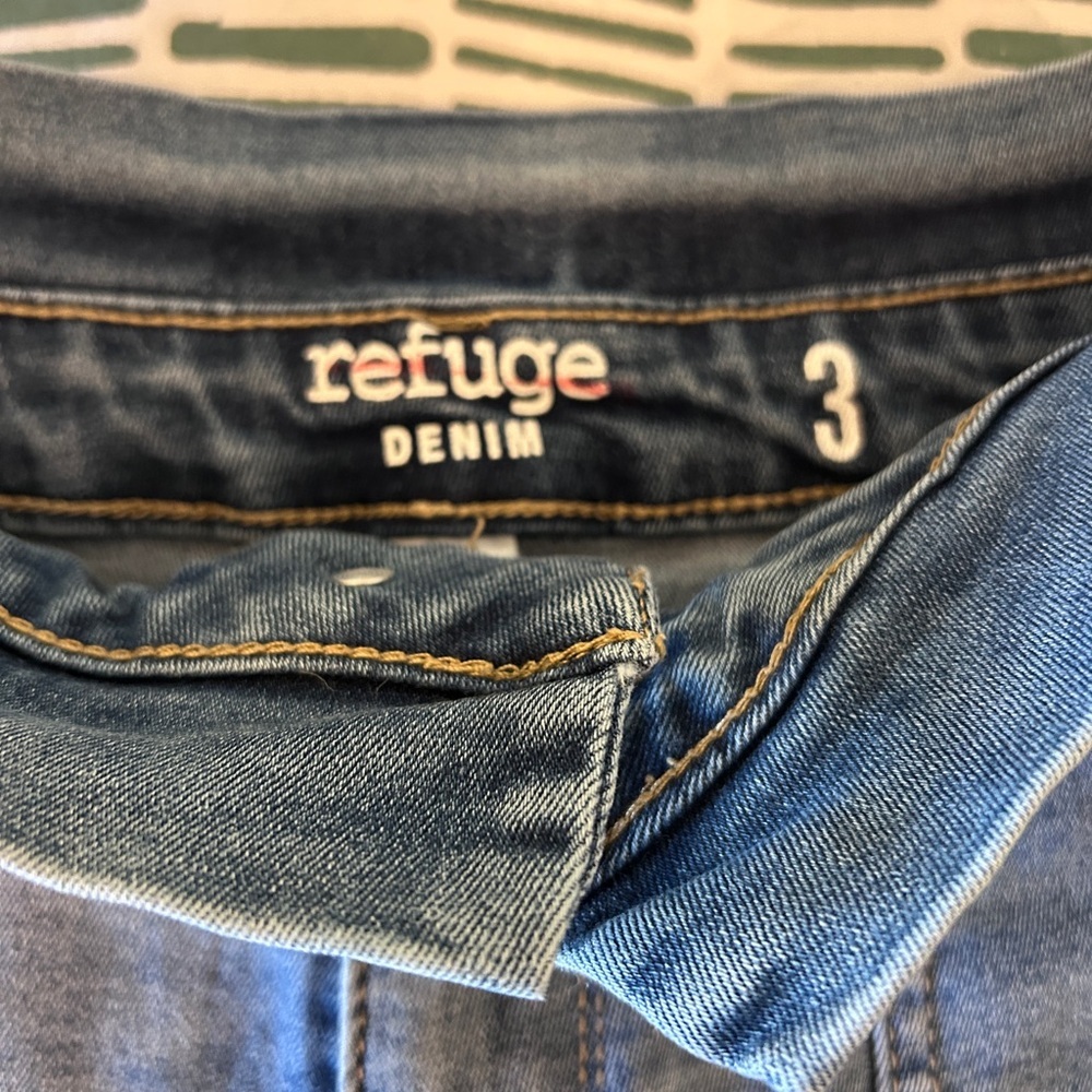 Refuge Denim High-Rise Distressed Shorts | Size 3 - Picture 2 of 5